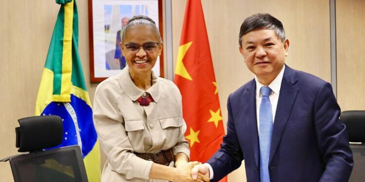 Em reunião, Marina Silva e ministro da China estreitam cooperação ambiental e climática entre os países