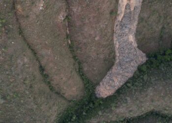 Desabamento em lixão de Goiás contamina rios e agrava crise ambiental