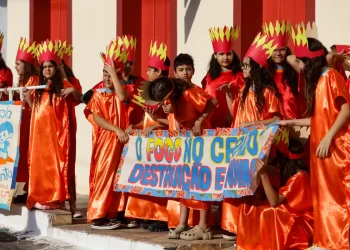 Crianças lideram debate climático e criam projeto de lei durante festival ambiental em Goiás
