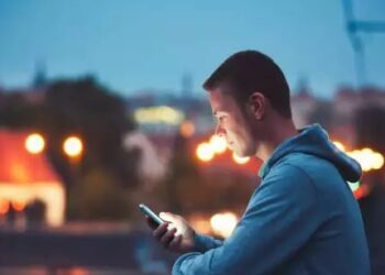 OMS alerta: uma em cada seis pessoas no mundo sofre com a solidão